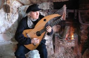John-Doan-on-aran-isle-with-harp-guitar